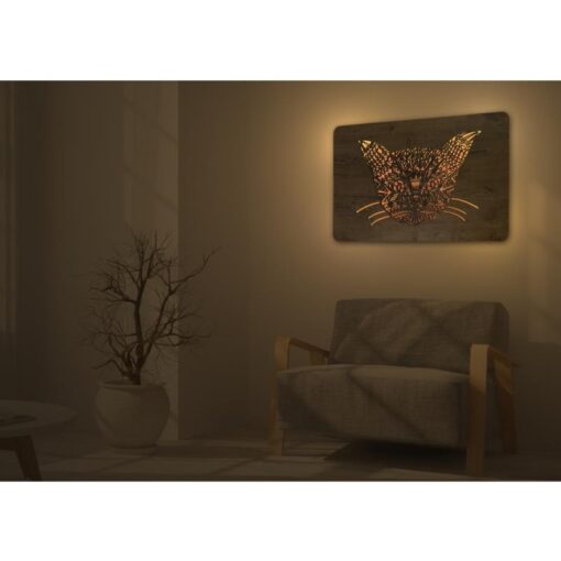 WohndesignPlus - LED-Wandbilder, LED-Tischlampen, LED-Motivuhren und 3D-Motiv-Uhren - LED Wandbild Katzenkopf 6238 07 800 - Das nach hinten offene LED-Wandbild beleuchtet die dahinterliegende Wand des Raumes und diese reflektiert das Licht ohne zu blenden.