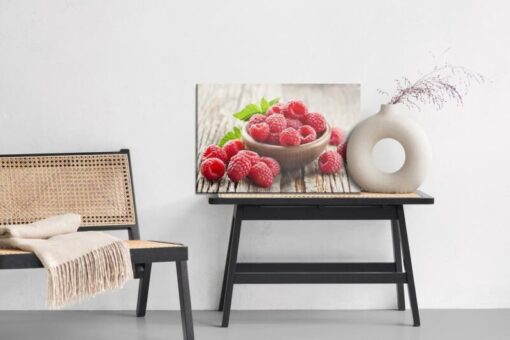 Leinwandbild Frische Himbeeren Auf Holztisch