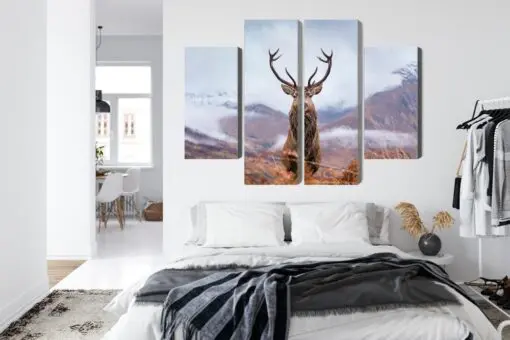 Mehrteiliges Bild Ein Reh Auf Dem Hintergrund Einer 3D-Berglandschaft