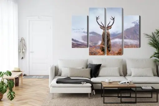 Mehrteiliges Bild Ein Reh Auf Dem Hintergrund Einer 3D-Berglandschaft