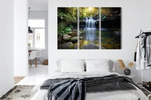 Mehrteiliges Bild Ein Wasserfall Im Busch