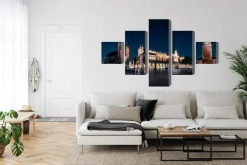 Mehrteiliges Bild Krakauer Tuchhallen Und Marienturm Bei Nacht