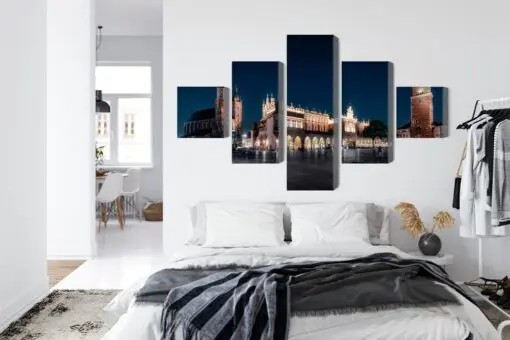 Mehrteiliges Bild Krakauer Tuchhallen Und Marienturm Bei Nacht