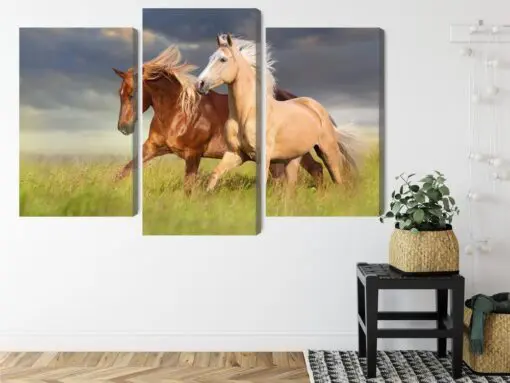 Mehrteiliges Bild Pferde Im Galopp Auf Einer 3D-Wiese