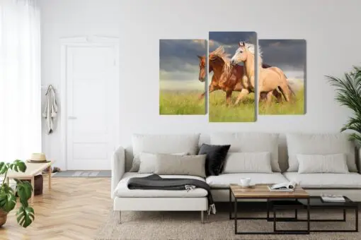 Mehrteiliges Bild Pferde Im Galopp Auf Einer 3D-Wiese