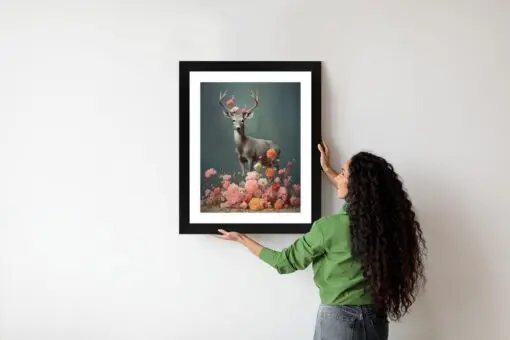 Poster Ein Hirsch Mit Geweih Und Vielen Blumen