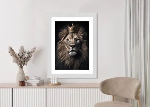 Poster Ein Löwe Mit Krone In Einem Realistischen Porträt