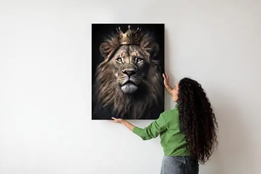 Poster Ein Löwe Mit Krone In Einem Realistischen Porträt