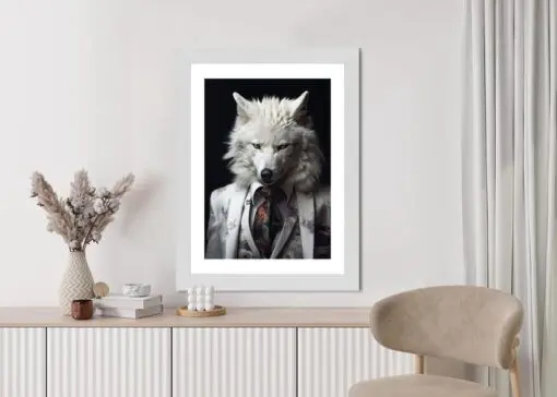 Poster Ein Weißer Wolf In Einem Silbernen Anzug