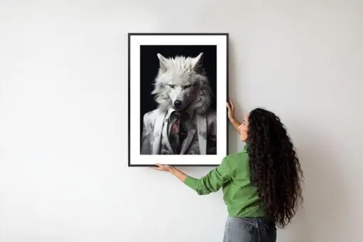 Poster Ein Weißer Wolf In Einem Silbernen Anzug