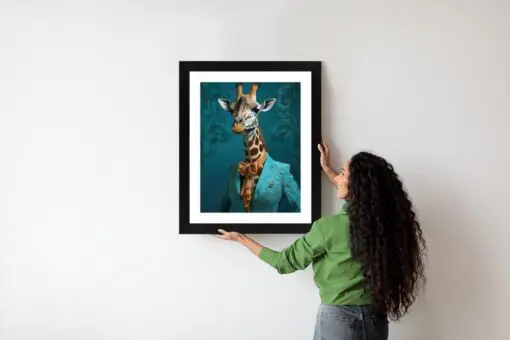 Poster Giraffe In Menschlicher Kleidung