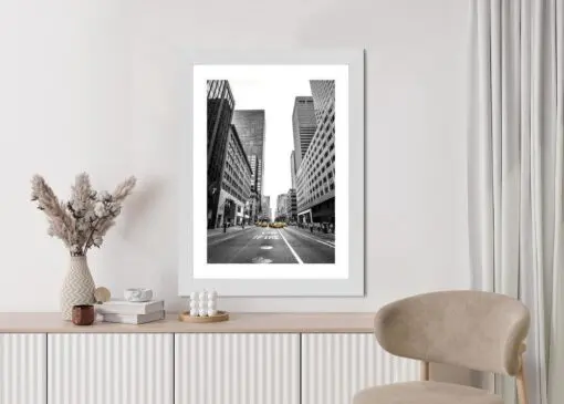 Poster Nyc Gelbe Taxis Auf Schwarz-Weißer Straße