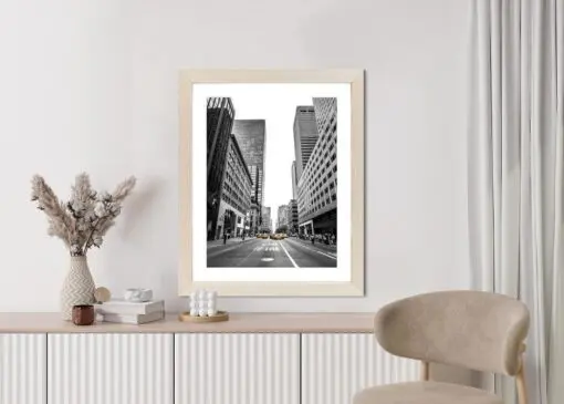 Poster Nyc Gelbe Taxis Auf Schwarz-Weißer Straße