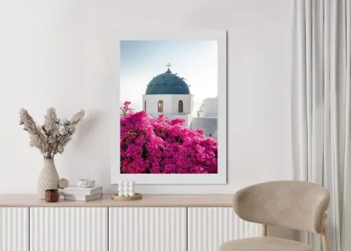 Poster Typische Santorini-Architektur Und Blühende Bougainvillea