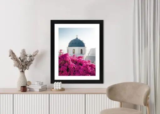 Poster Typische Santorini-Architektur Und Blühende Bougainvillea