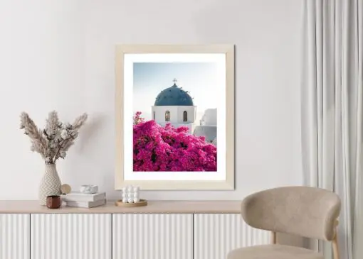 Poster Typische Santorini-Architektur Und Blühende Bougainvillea