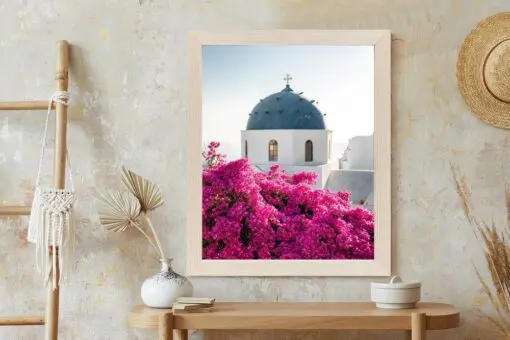 Poster Typische Santorini-Architektur Und Blühende Bougainvillea