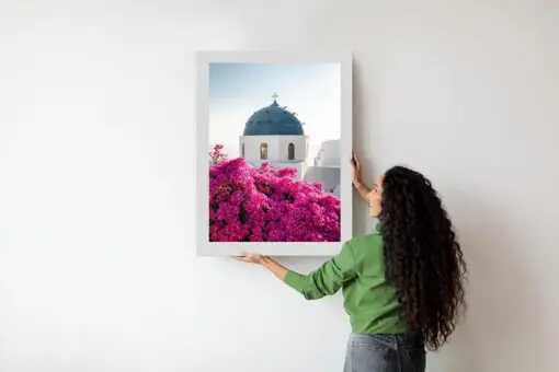 Poster Typische Santorini-Architektur Und Blühende Bougainvillea