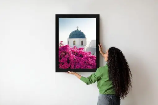 Poster Typische Santorini-Architektur Und Blühende Bougainvillea