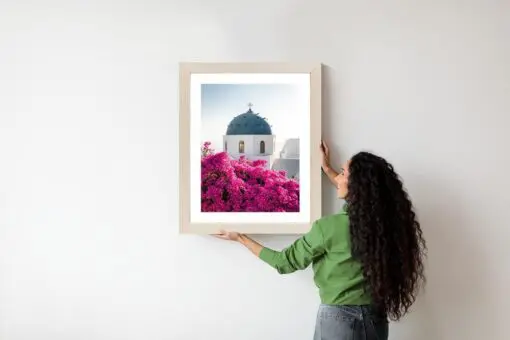 Poster Typische Santorini-Architektur Und Blühende Bougainvillea
