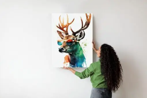 Poster Waldlichtungsstil – Hirsch Mit Sonnenbrille