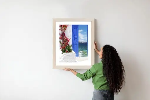 Poster Traditionelle Griechische Tür Mit Blick Auf Das Meer